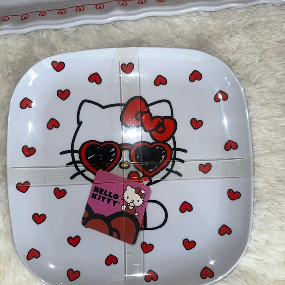Hello Kitty Red Heart Plate Set - Picture 2 of 4